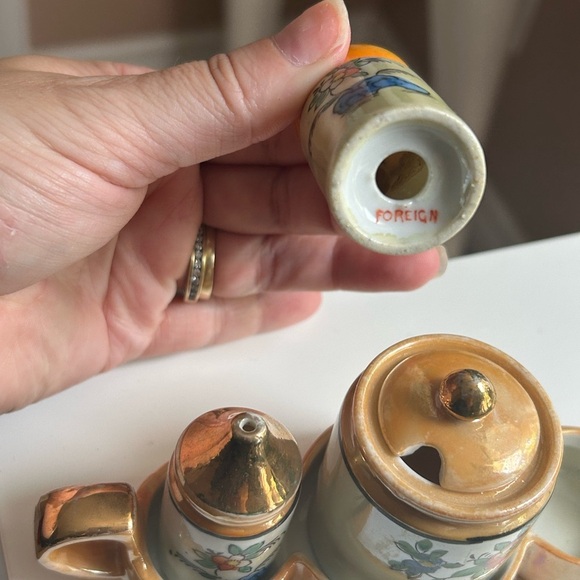 4/$100 Floral Ceramic Spice Jar with Lid salt and pepper shaker set 😃 - Picture 9 of 10